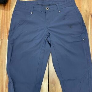 Woman’s size 4 KUHL pants